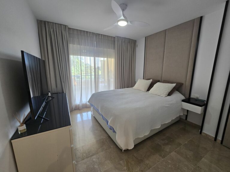 607057f1af6fb00acd0122d959eb1f5a - 16