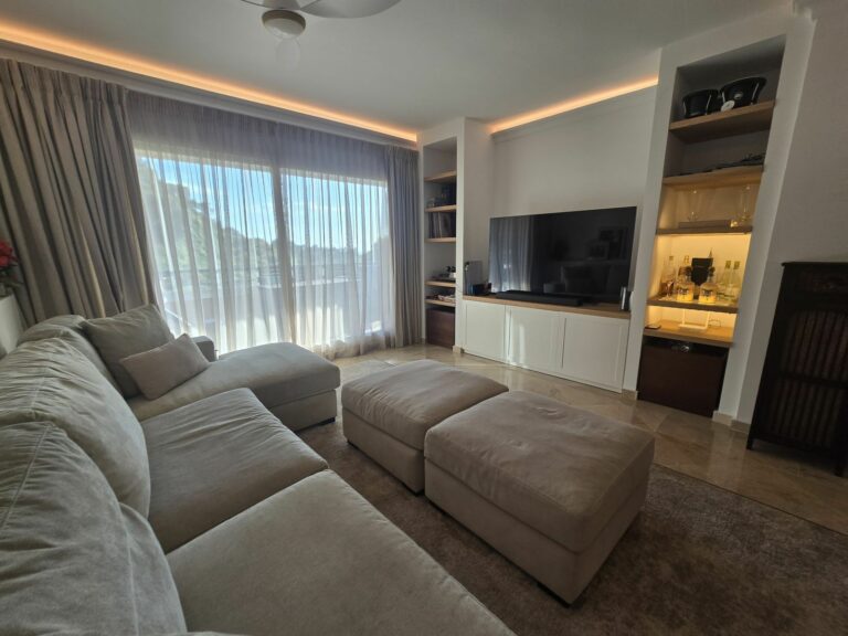 607057f1af6fb00acd0122d959eb1f5a - 4