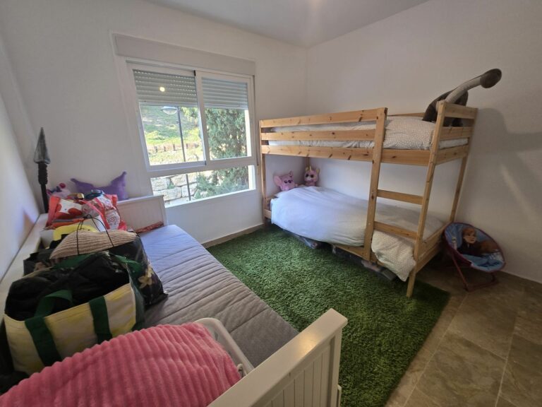 607057f1af6fb00acd0122d959eb1f5a - 8