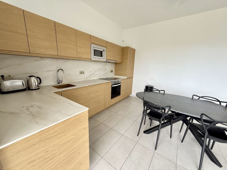 62545d0aee09fd6b1c1931c72504dc2a - 13