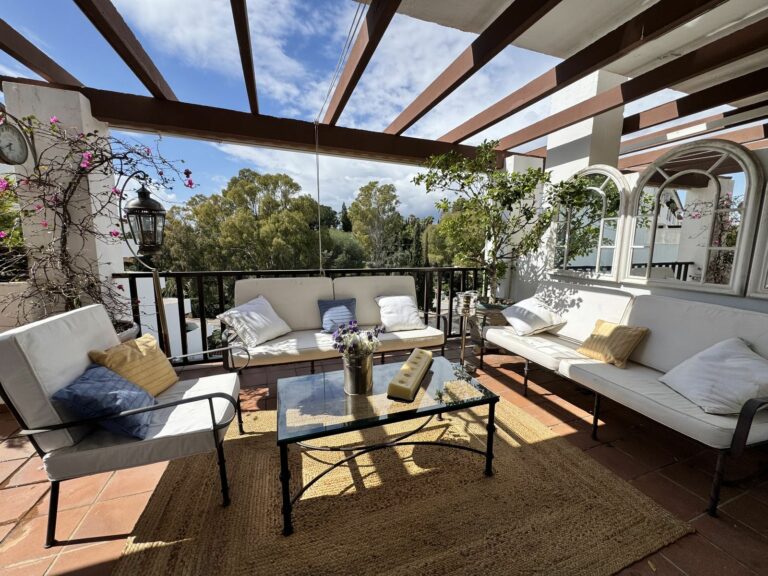 62da5afa06bd5fc933e562de7b35595e - 1