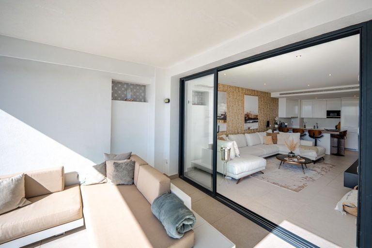 63926caef67fc646a9f3d932dd1b688a - 11