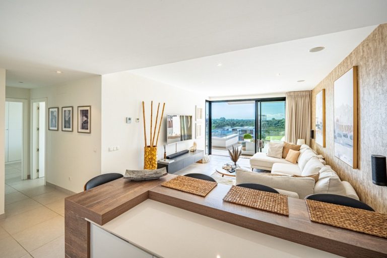 63926caef67fc646a9f3d932dd1b688a - 12