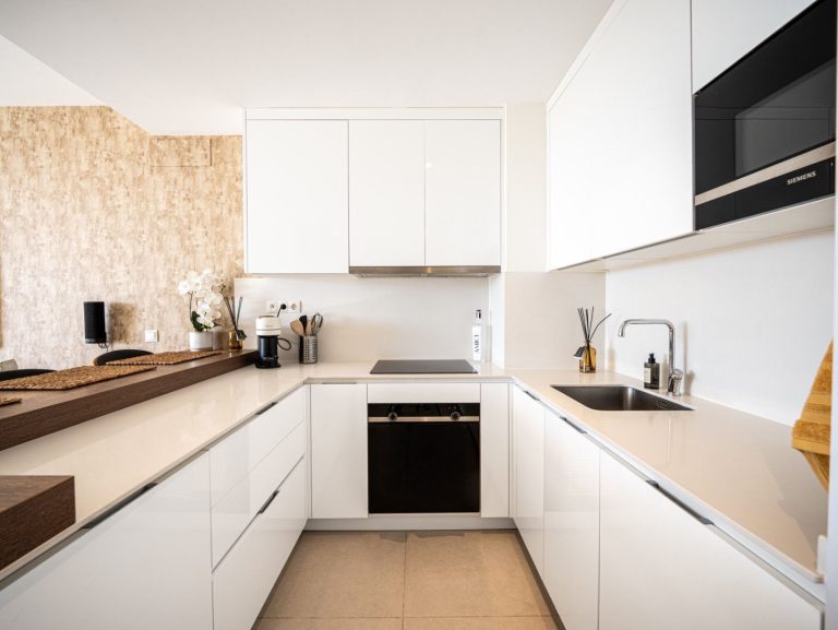 63926caef67fc646a9f3d932dd1b688a - 13