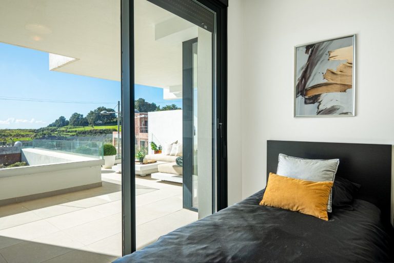 63926caef67fc646a9f3d932dd1b688a - 15