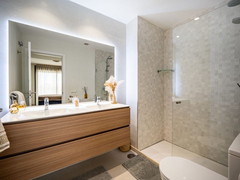 63926caef67fc646a9f3d932dd1b688a - 16