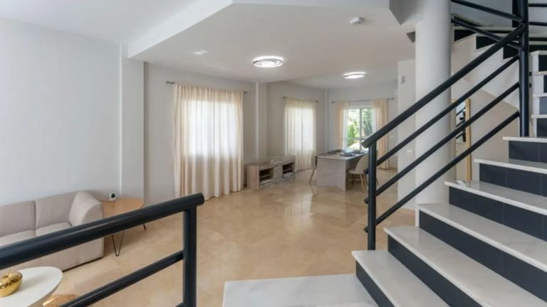 642728bc223658b218a65b335c3649e2 - 12