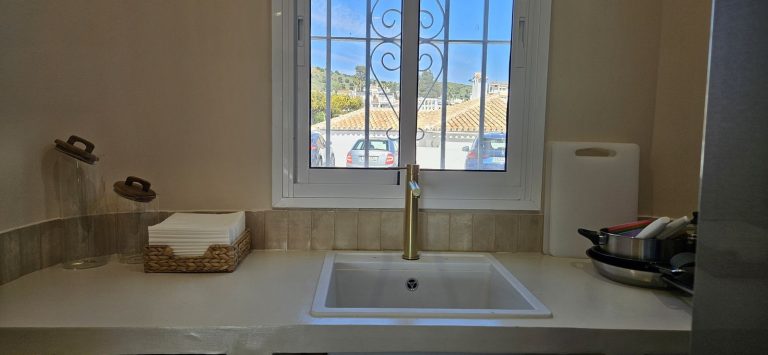 643c68f2be2646c4185dfbb077d700e5 - 14