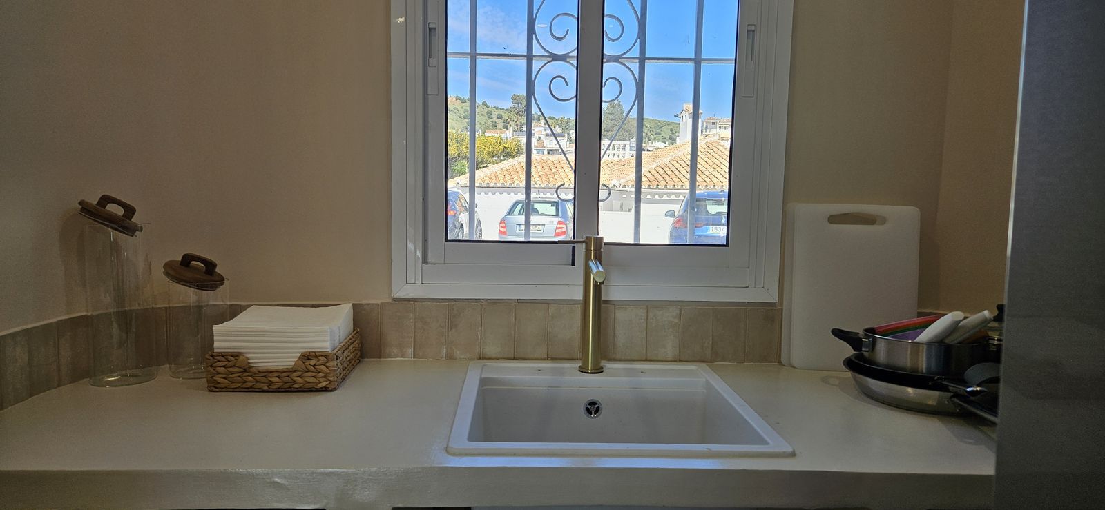 643c68f2be2646c4185dfbb077d700e5 - 14