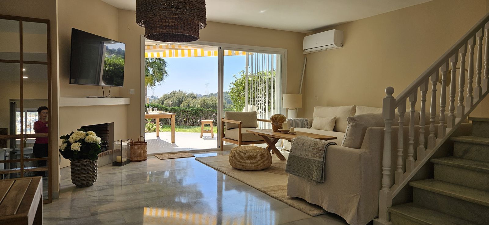 643c68f2be2646c4185dfbb077d700e5 - 8