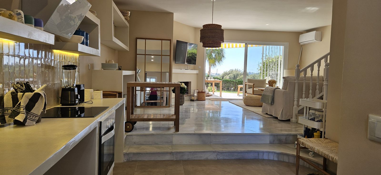 643c68f2be2646c4185dfbb077d700e5 - 9