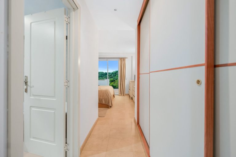 6456c7c36ea56498a990550756031f53 - 12