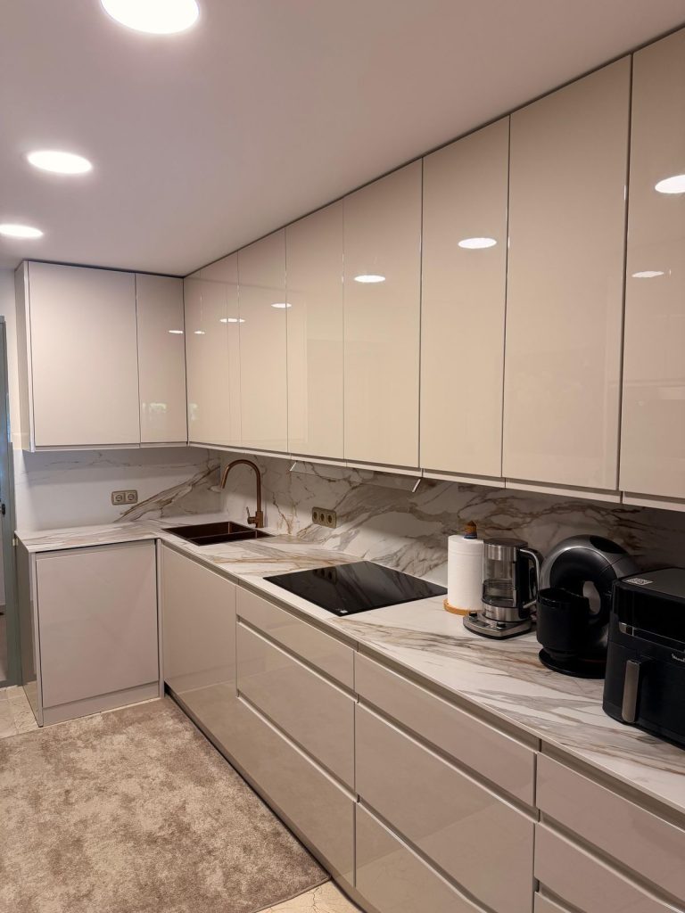 66ac03d97f13ccf0002775b0a18b44a8 - 12