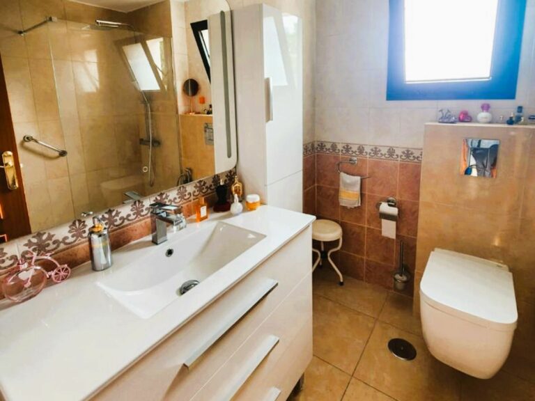 6a5215bc45f68e07a1b7db4418f44319 - 12