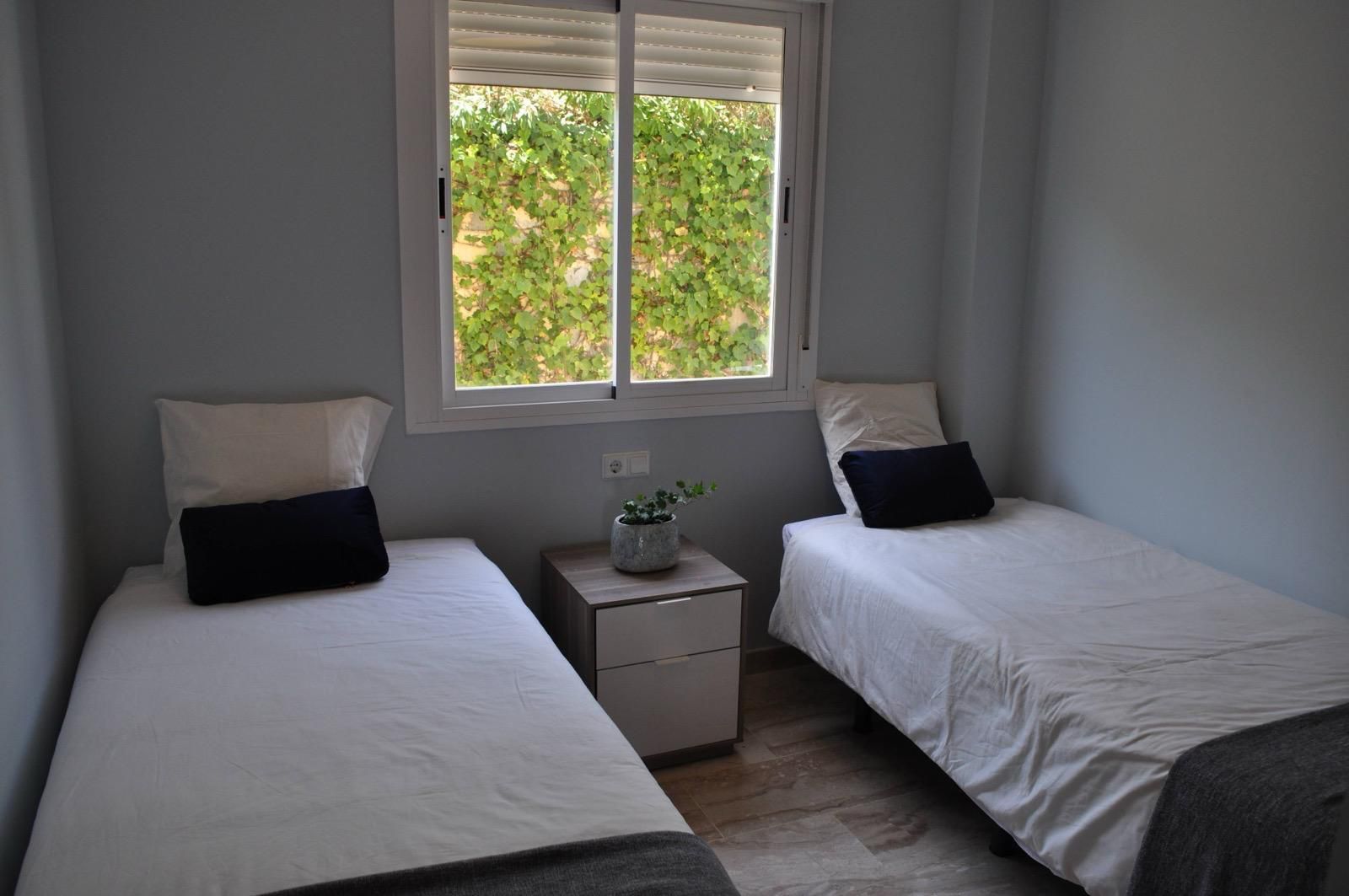 6af1966367b345a2454c68278f0d1f4c - 12