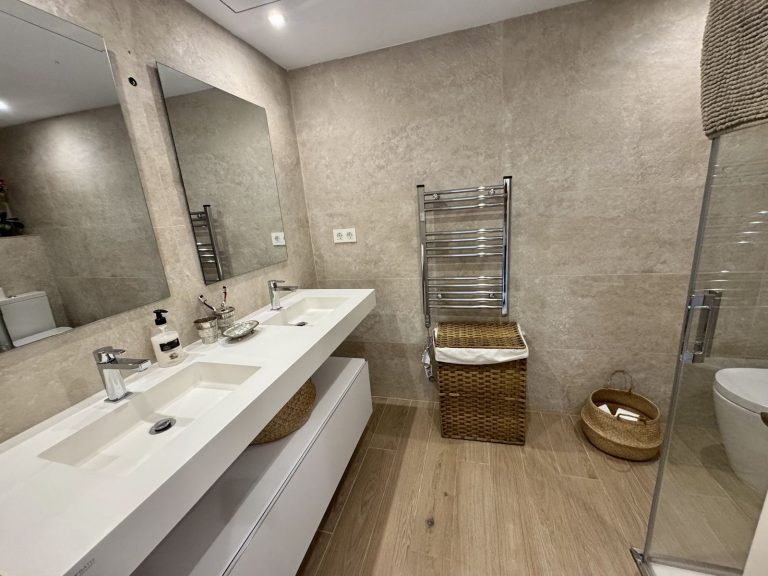 6b0ee2b1c6be9c287d0c703d361db4ae - 15