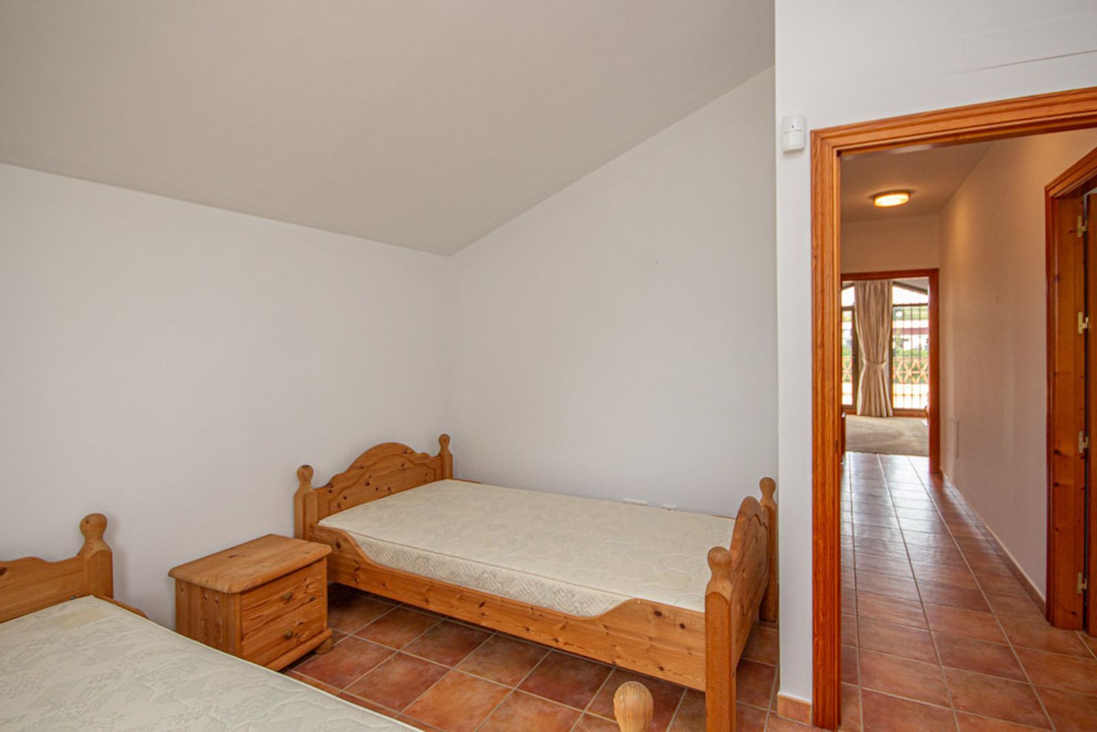 6b8fbc76a512816ab4fb438a7d1e53f9 - 12