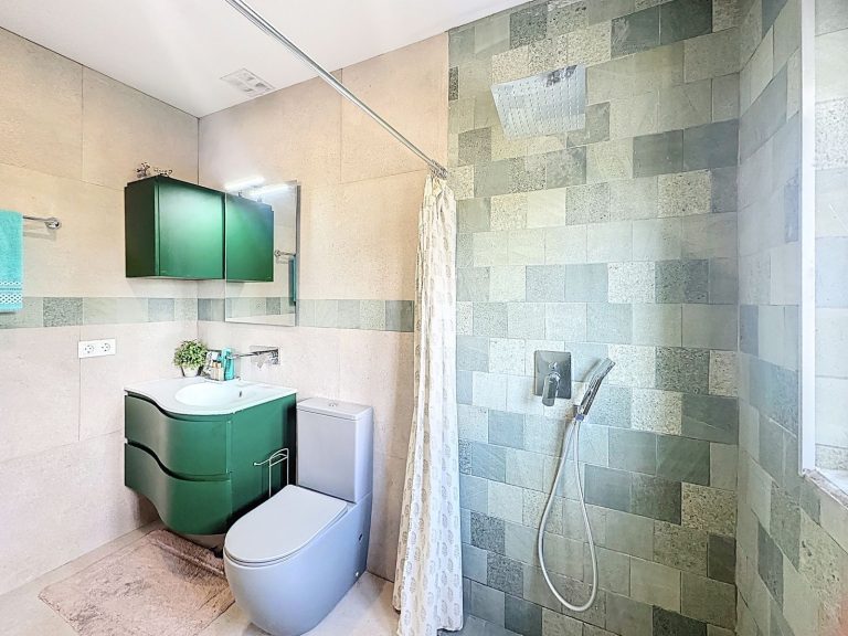 6efdb19777554892d84fd5a1b953f68f - 7