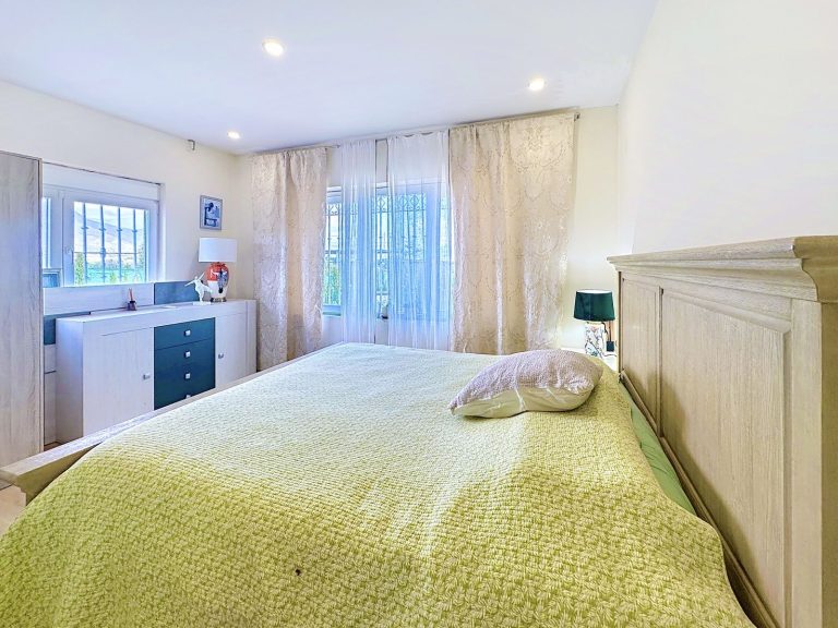 6efdb19777554892d84fd5a1b953f68f - 8