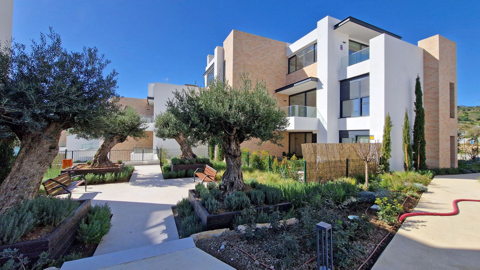 708199441c39f1578f2a4d9623f9b6f6 - 1