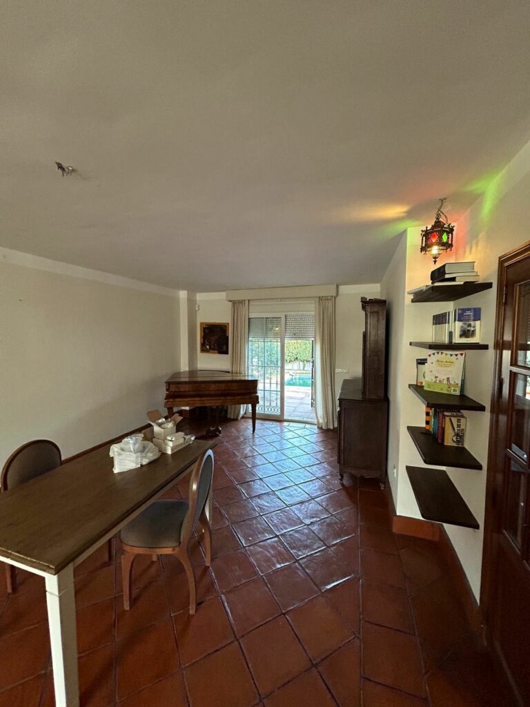 72e4909e48504d65347373dc9e59b261 - 10