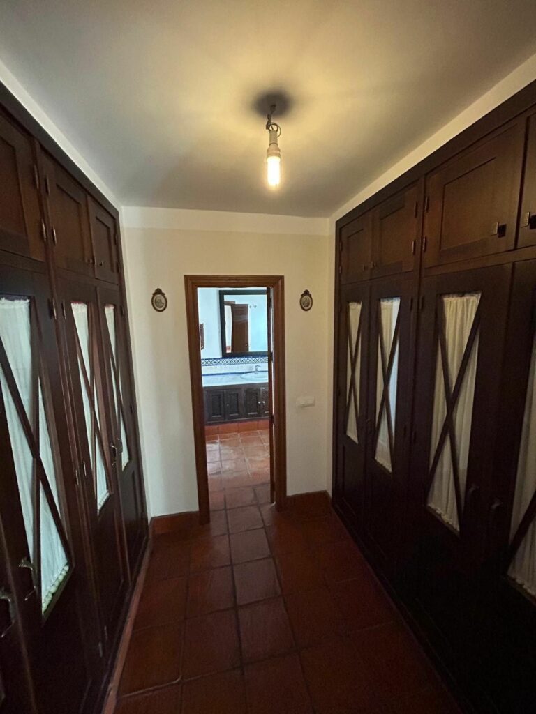 72e4909e48504d65347373dc9e59b261 - 16