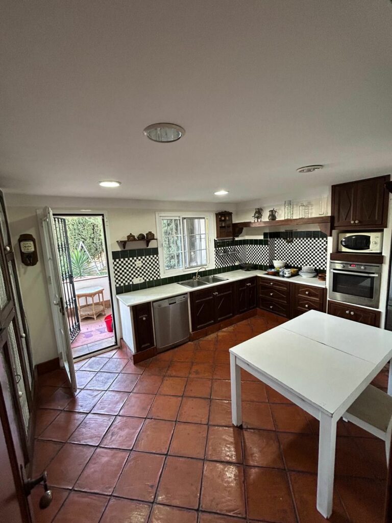 72e4909e48504d65347373dc9e59b261 - 3