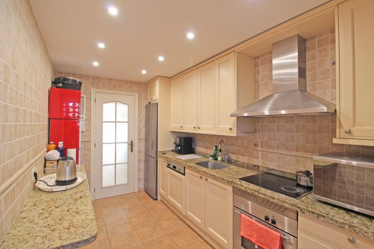 7307994460e84dd82cb57b5eb86ae231 - 8