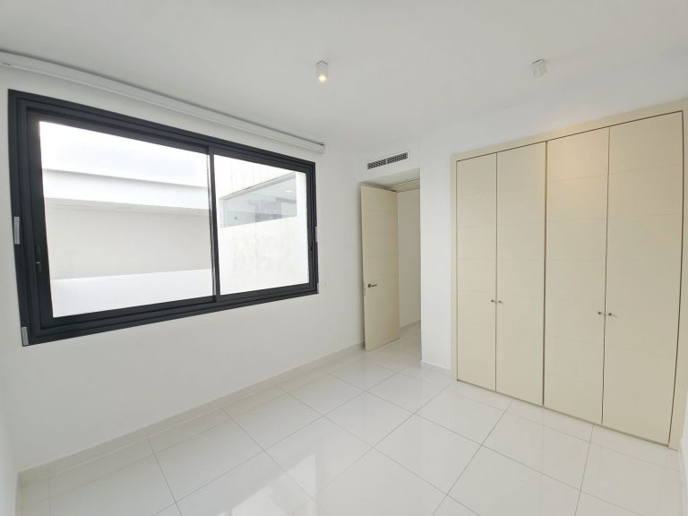 73ce02769bcafa69b7a30ba291408461 - 12