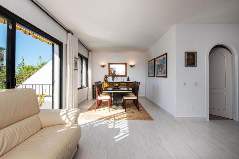 740a52ba5d13c2c383592034848662d3 - 13