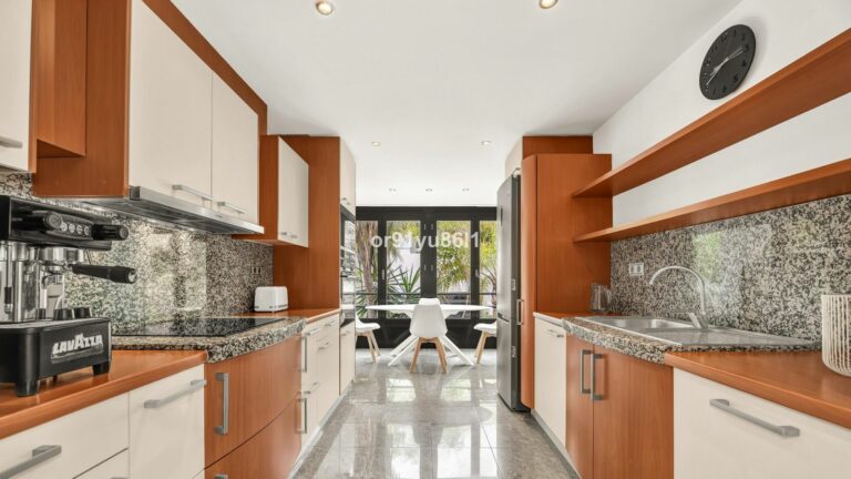 74c154b974be60fc9012a81f7bbb6b9d - 13