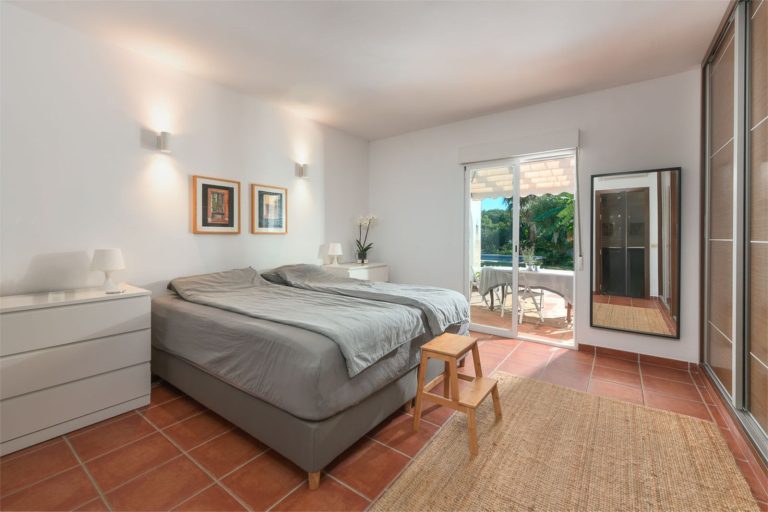 76b077ce9601a06754d0b7e4dcc89af7 - 8