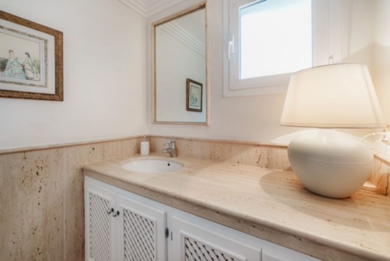 7736f0fae59a04367e8c9d66e33e815a - 5