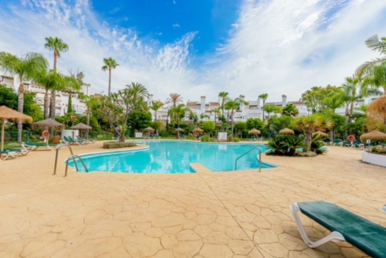 7736f0fae59a04367e8c9d66e33e815a - 9