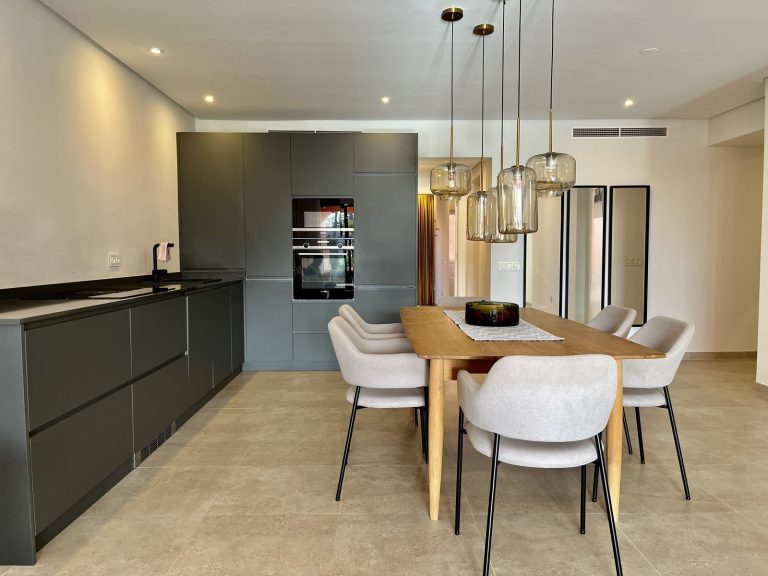 7744336b48350bf8aa383bb939e67490 - 12