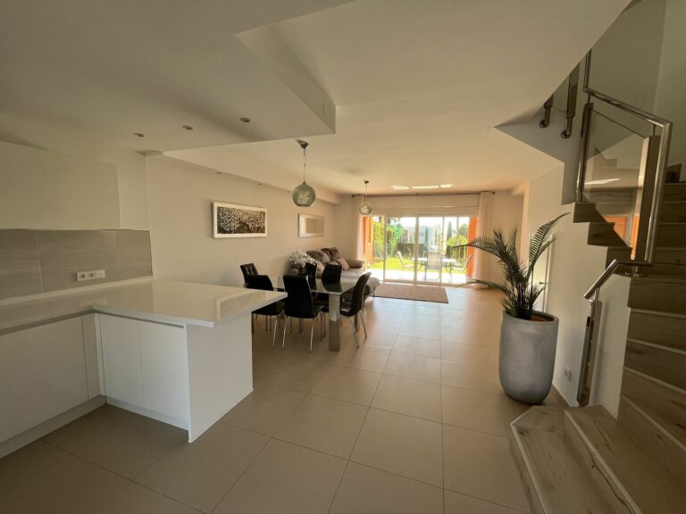 776698f4bf5ca9eee39862458a2d7ab0 - 13