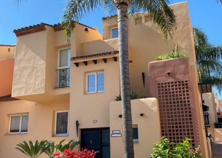 79a1fcb9d8ca52600716fae9bf367381 - 1