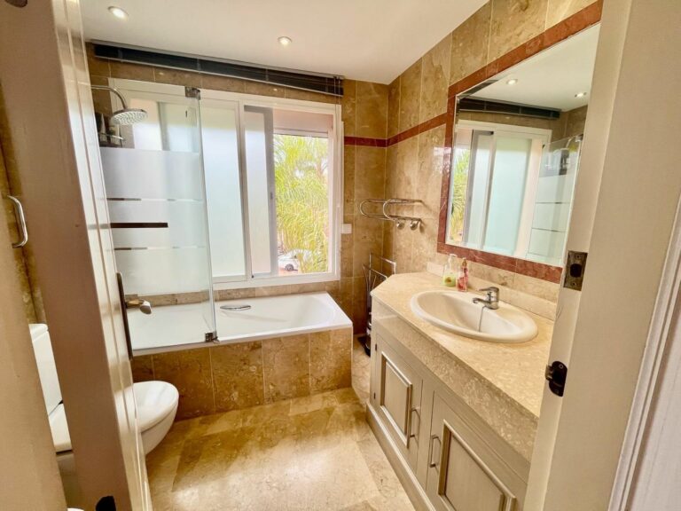 79a1fcb9d8ca52600716fae9bf367381 - 11