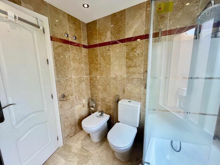 79a1fcb9d8ca52600716fae9bf367381 - 12