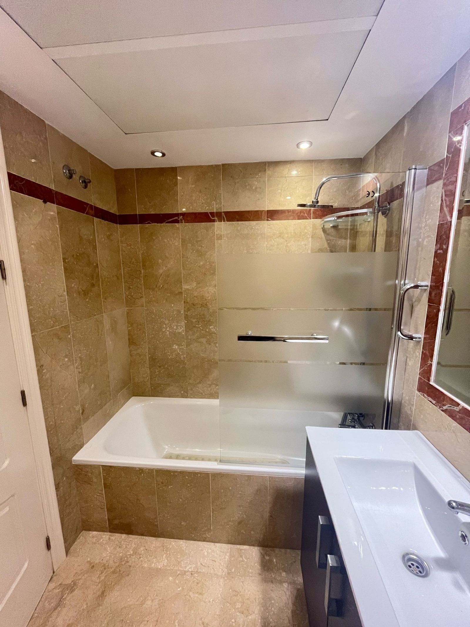 79a1fcb9d8ca52600716fae9bf367381 - 16