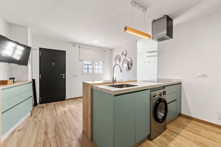 7b0c3be29a92e8cf2b303038c17a5a2d - 8