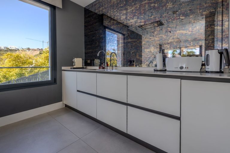 7b75aa392e1c406454980a74602d2d9a - 12