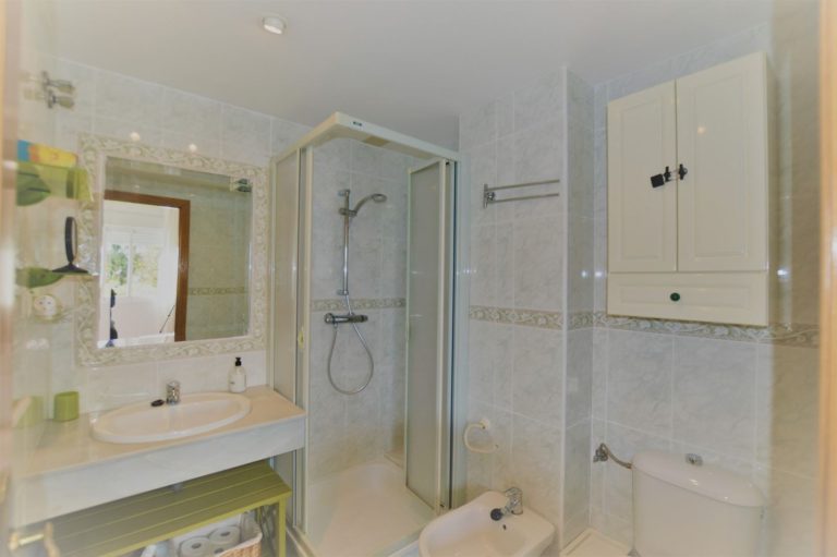 7de083e1793370593490dcf17da859df - 12