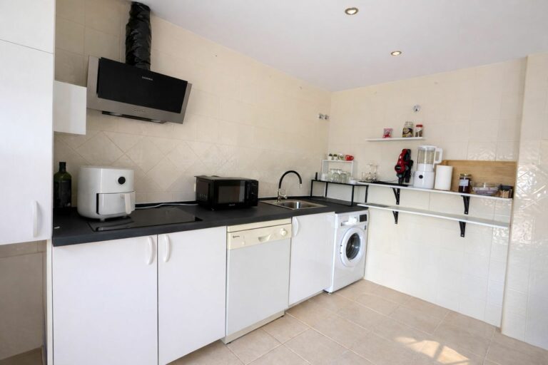 7e5c8063a8d3537fe8ee88e3c2bbdfa5 - 7