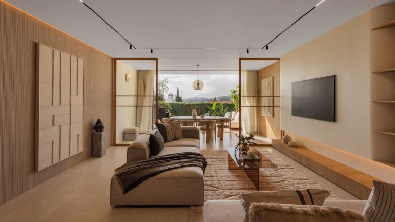 81657c9fe16aef4e3a9c3748445e9c46 - 1