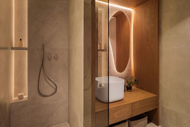 81657c9fe16aef4e3a9c3748445e9c46 - 13