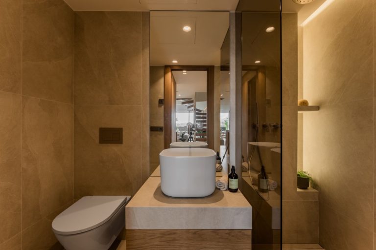 81657c9fe16aef4e3a9c3748445e9c46 - 15