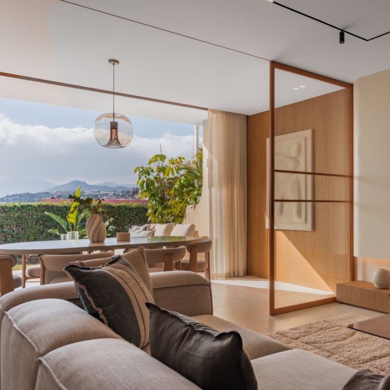 81657c9fe16aef4e3a9c3748445e9c46 - 2