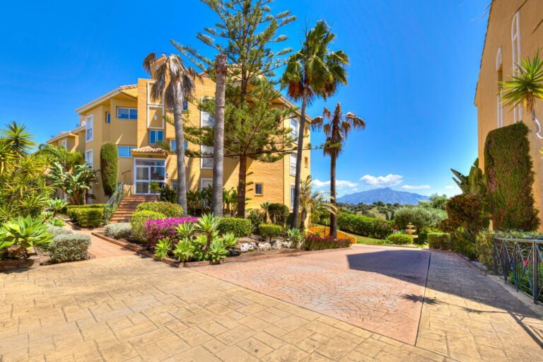 86b2250f3753a673e55a8f603b91afcf - 1