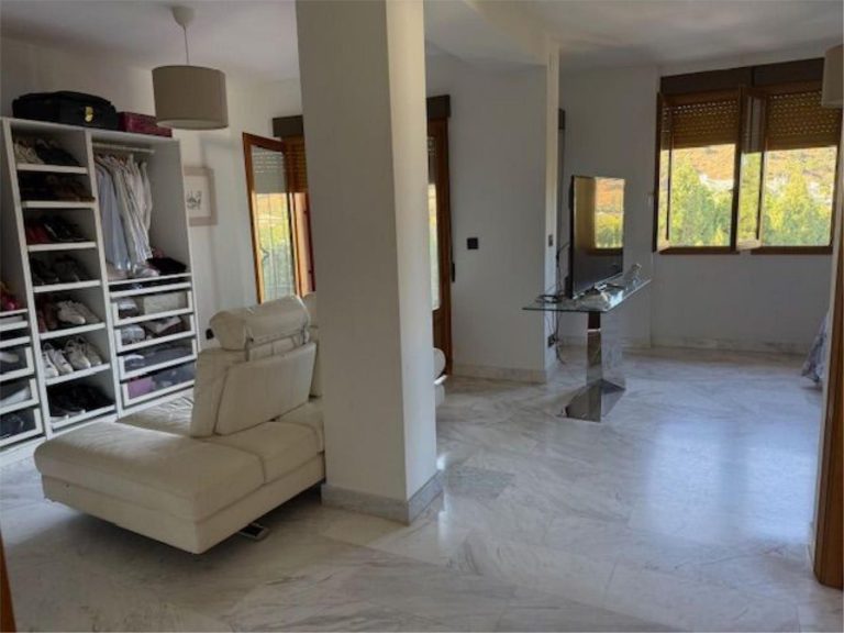 87f223313c015ec327744ccf494c56e6 - 8